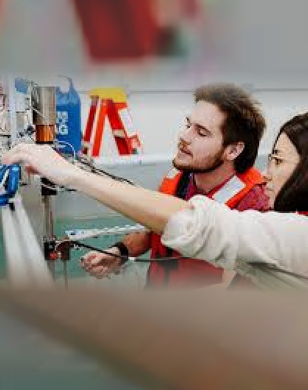 Pakistani workers in engineering roles — hire qualified engineers from Pakistan