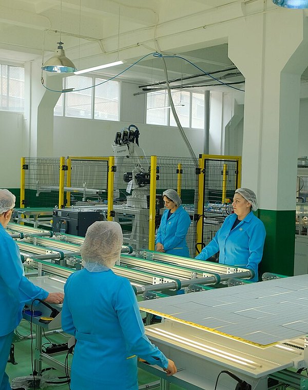 Pakistani workers in manufacturing — hire factory and skilled trades staff from Pakistan